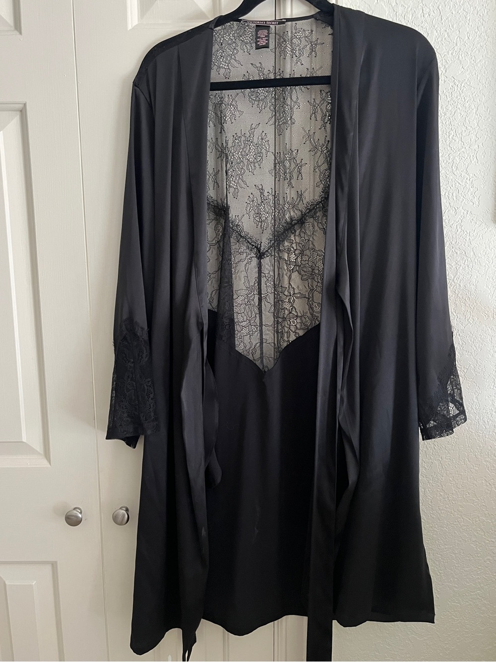 Victoria's Secret Black Satin True Wrap Robe with Lace Back like new